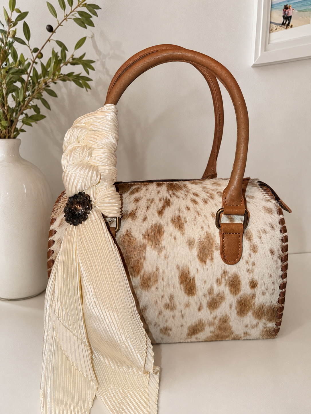 Pairie Pearl medium cowhide speedy with accessory set included