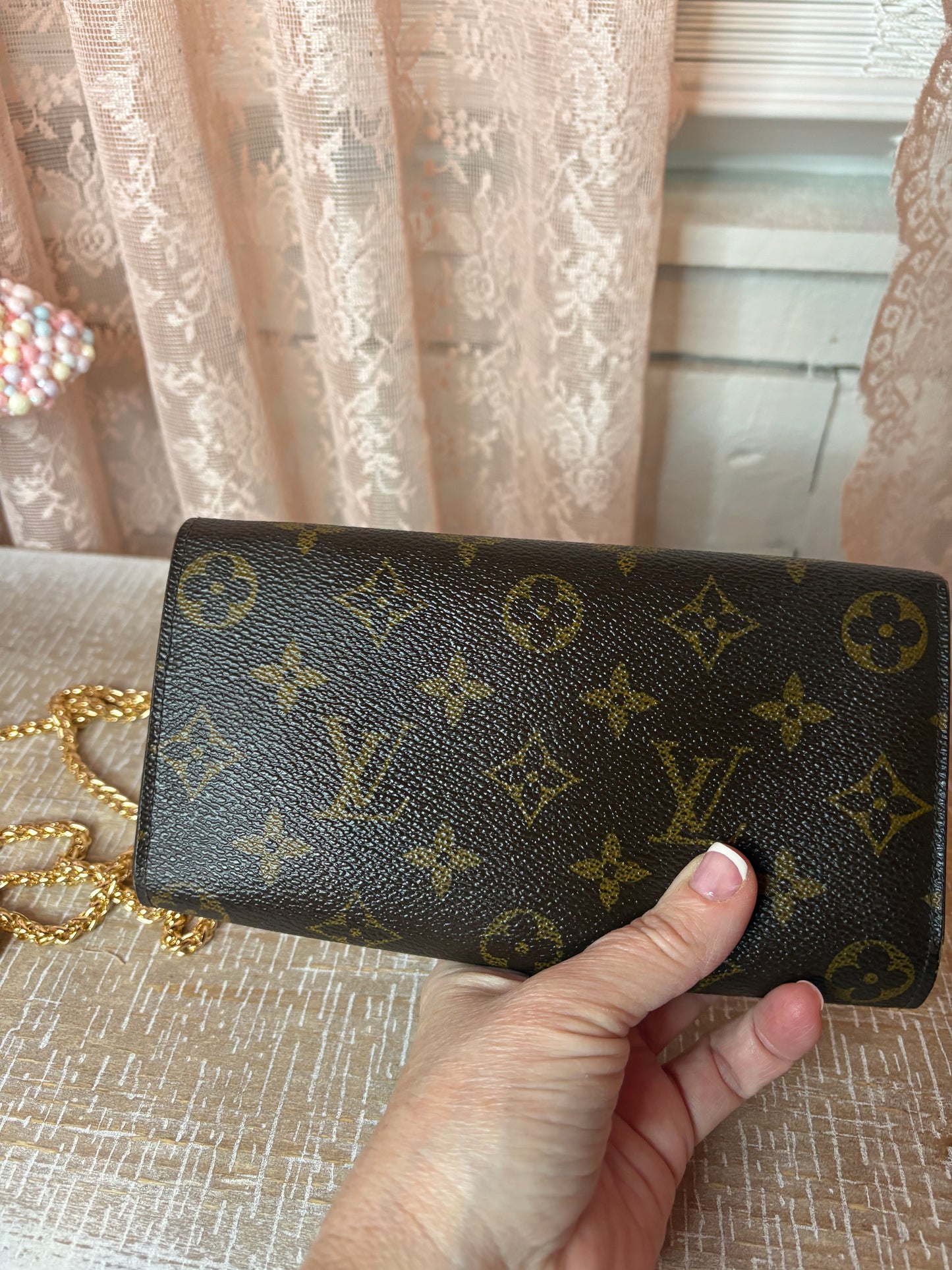 Louis Vuitton Vintage Wallet w/unbranded detached chain