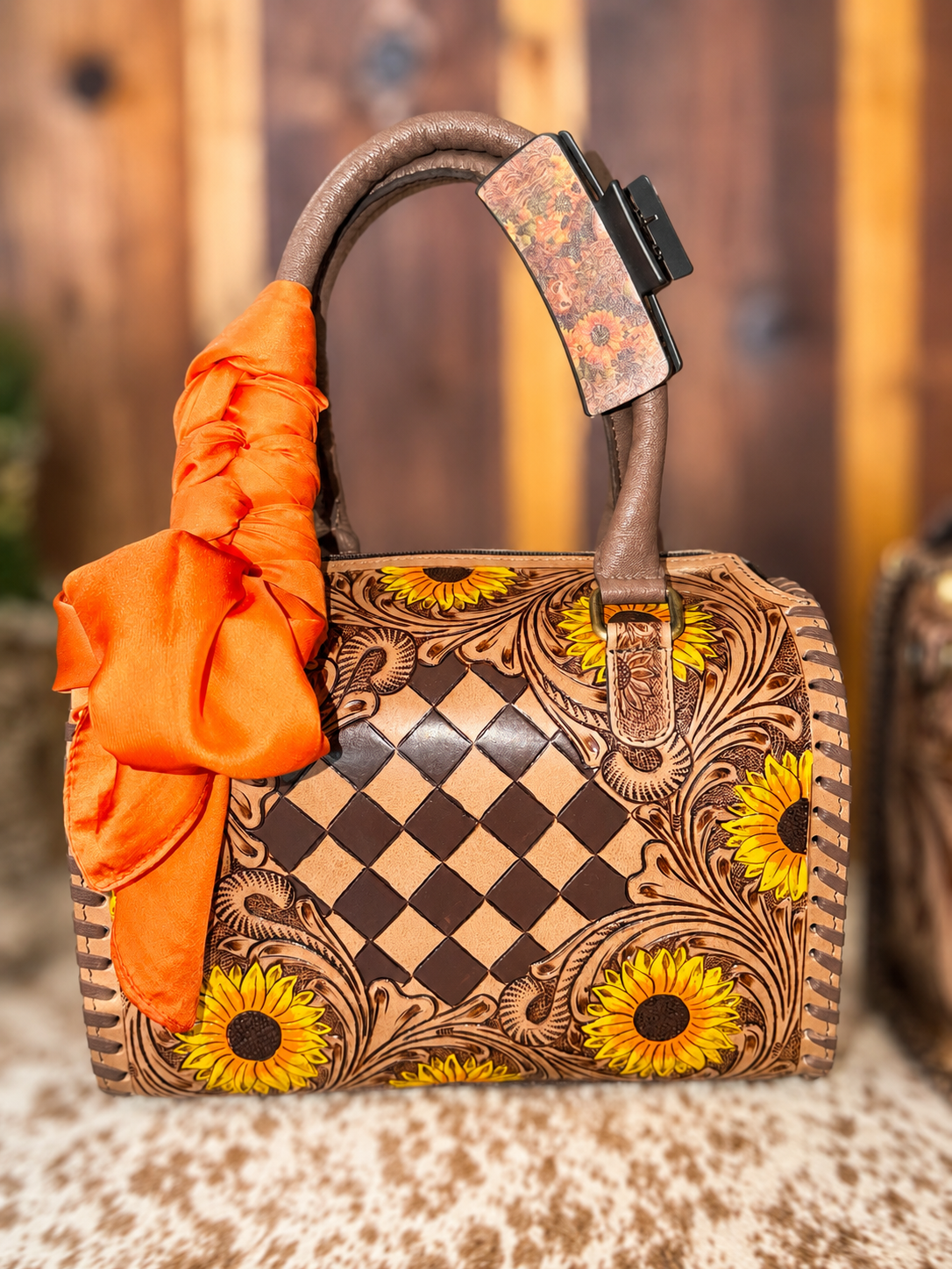 Sunflower mesa medium with wild rag and clip included!
