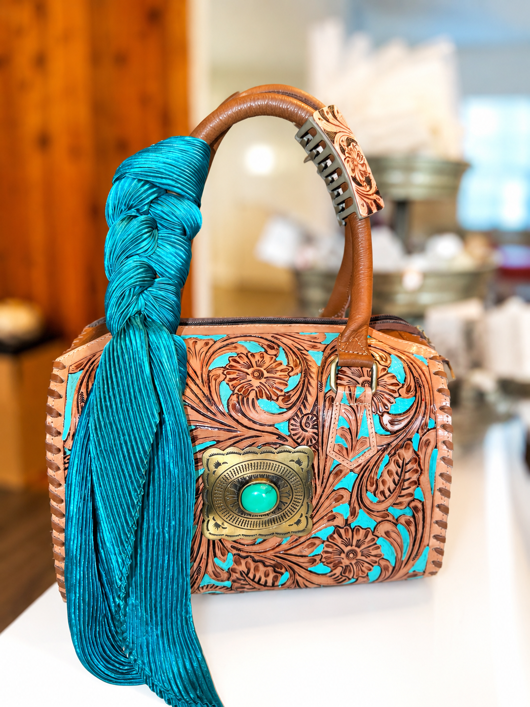 The Desert Jewel medium speedy with ribbed wild rag and clip included!