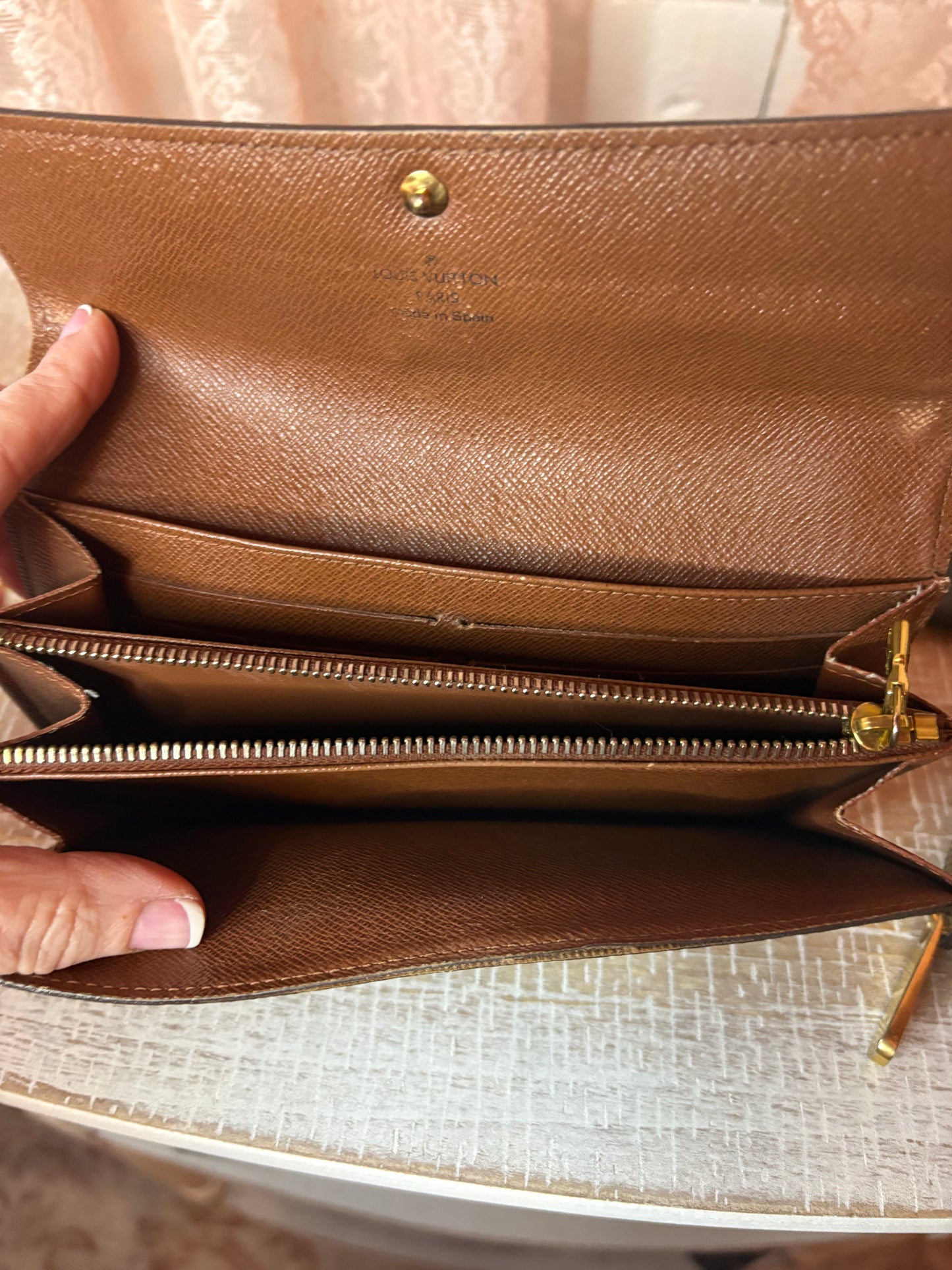 Louis Vuitton Vintage Wallet w/unbranded detached chain