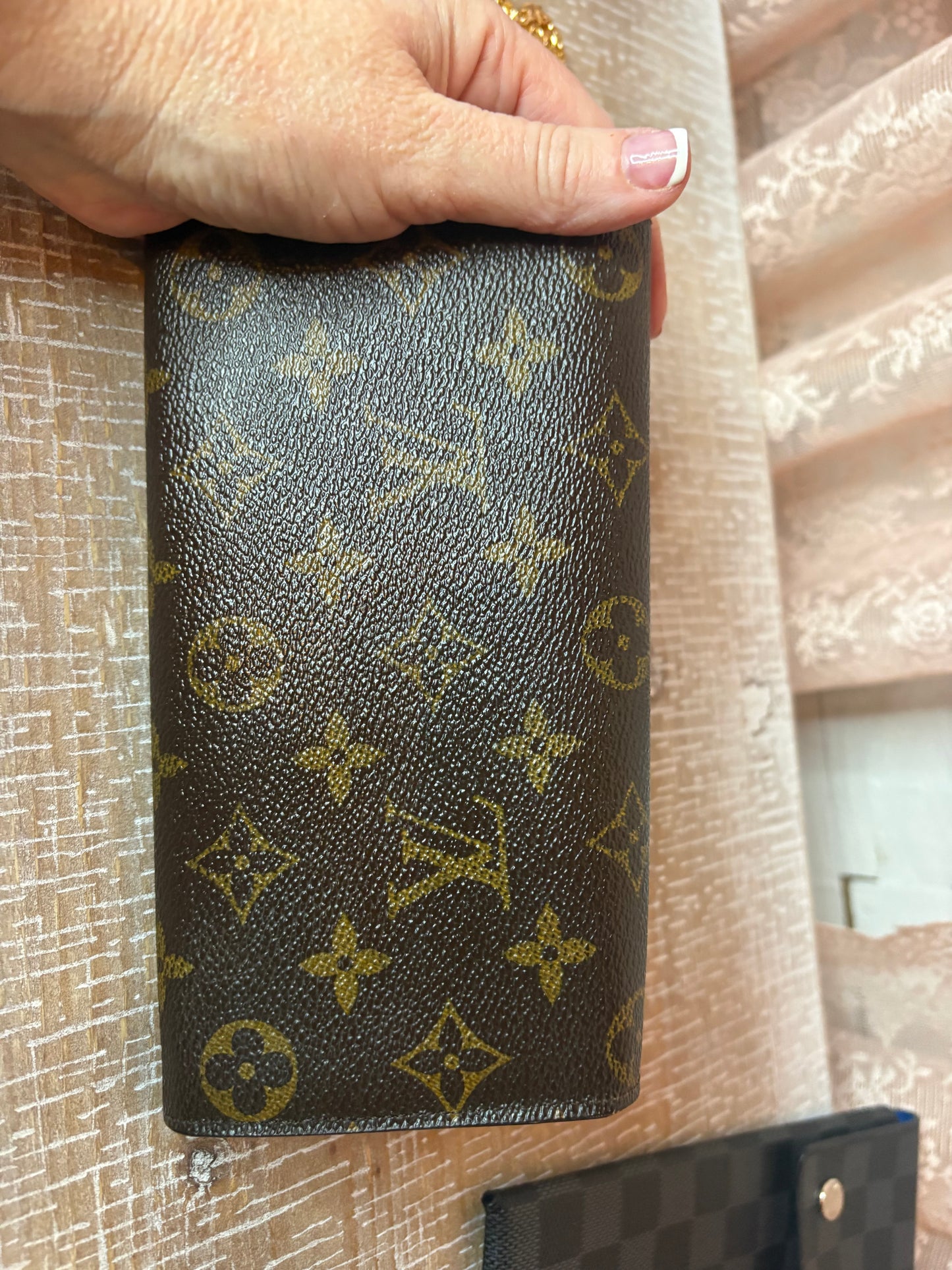 Louis Vuitton Vintage Wallet w/unbranded detached chain