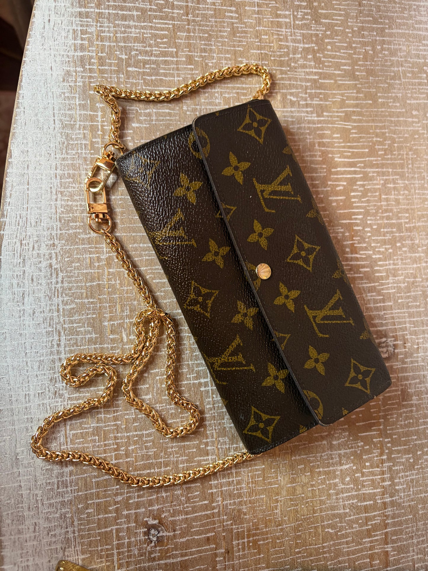 Louis Vuitton Vintage Wallet w/unbranded detached chain