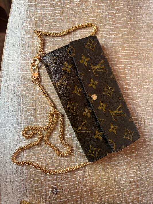 Louis Vuitton Vintage Wallet w/unbranded detached chain