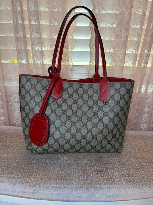 Gucci GG Supreme Medium Reversible Tote