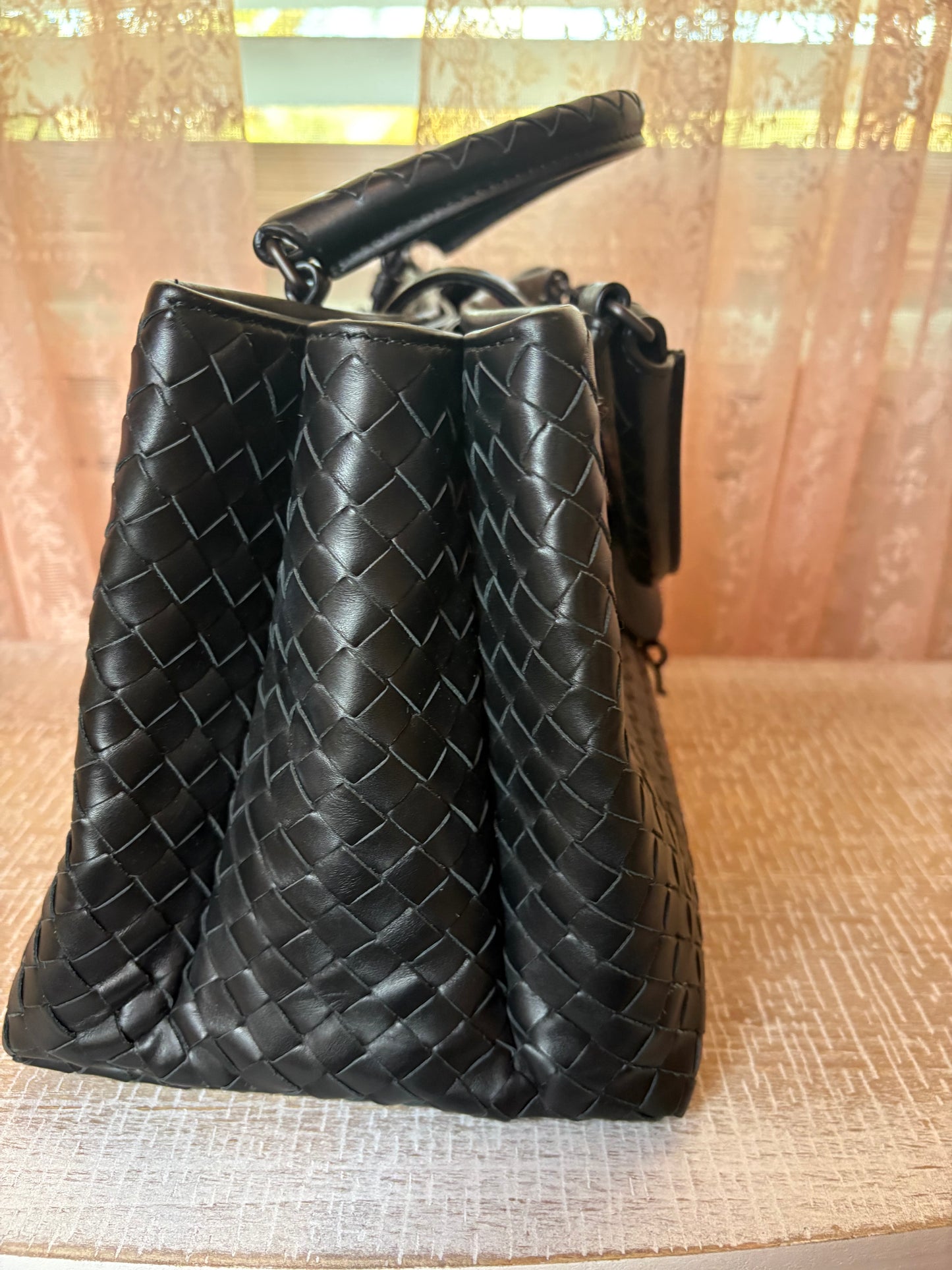 Bottega Veneta Roma Medium Tote – Black Leather