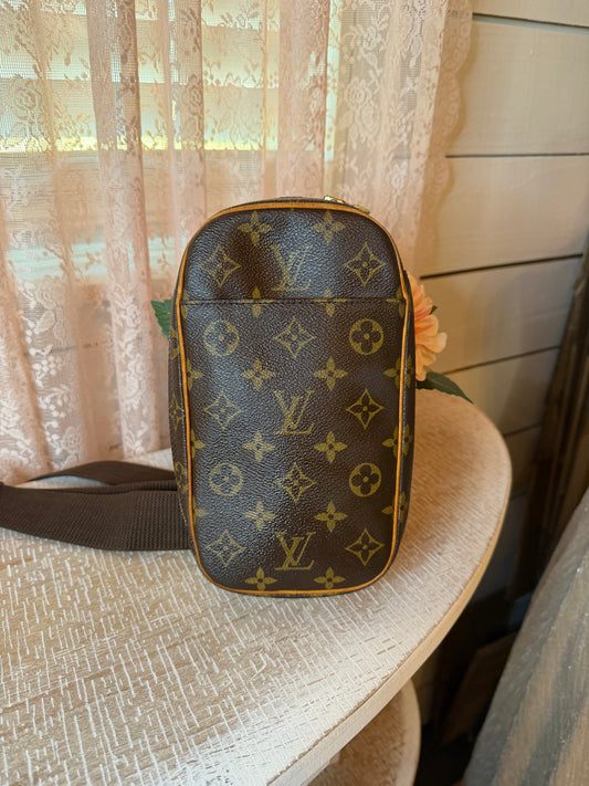 Louis Vuitton Pochette Gange – Monogram Canvas