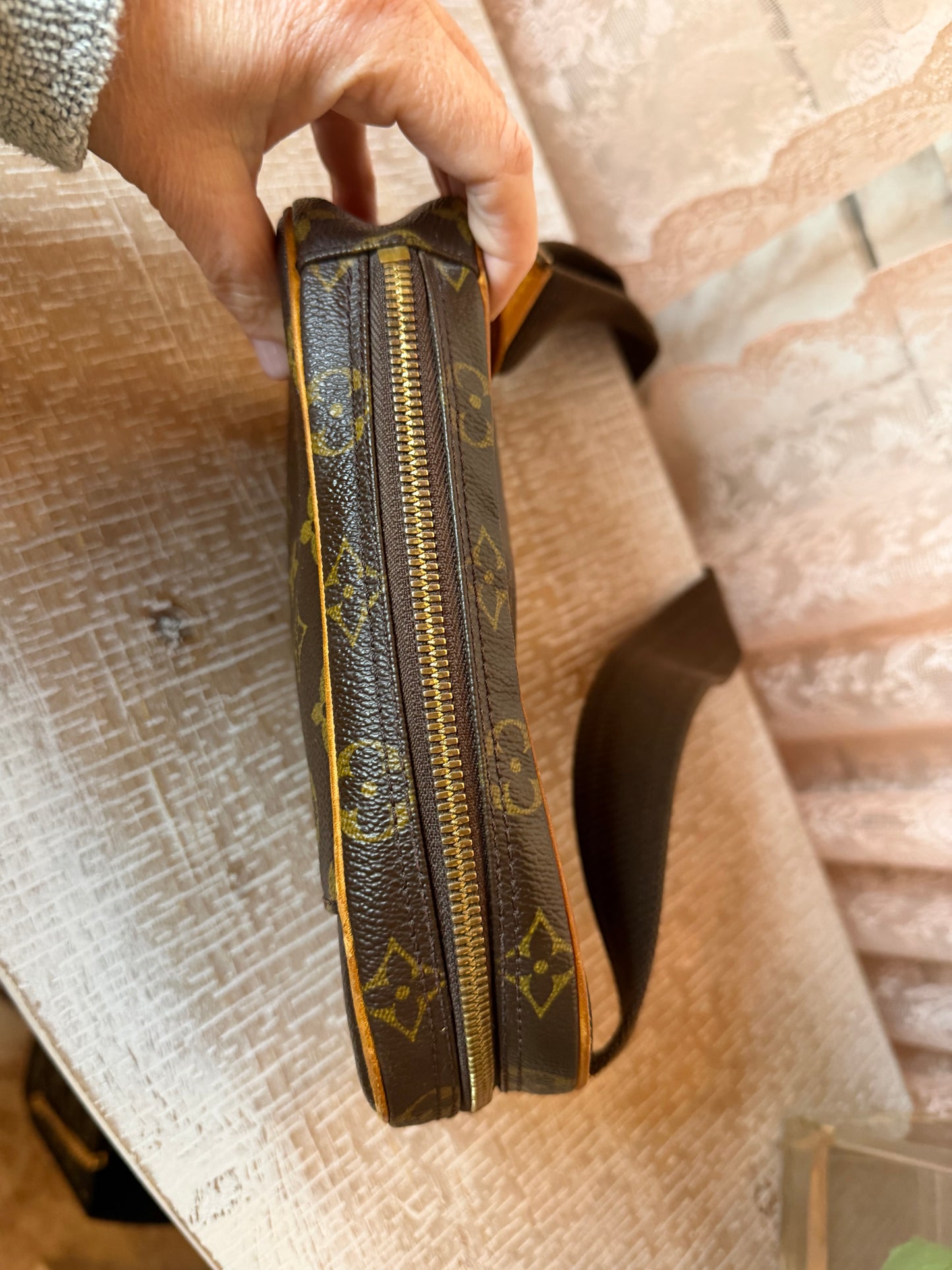 Louis Vuitton Pochette Gange – Monogram Canvas