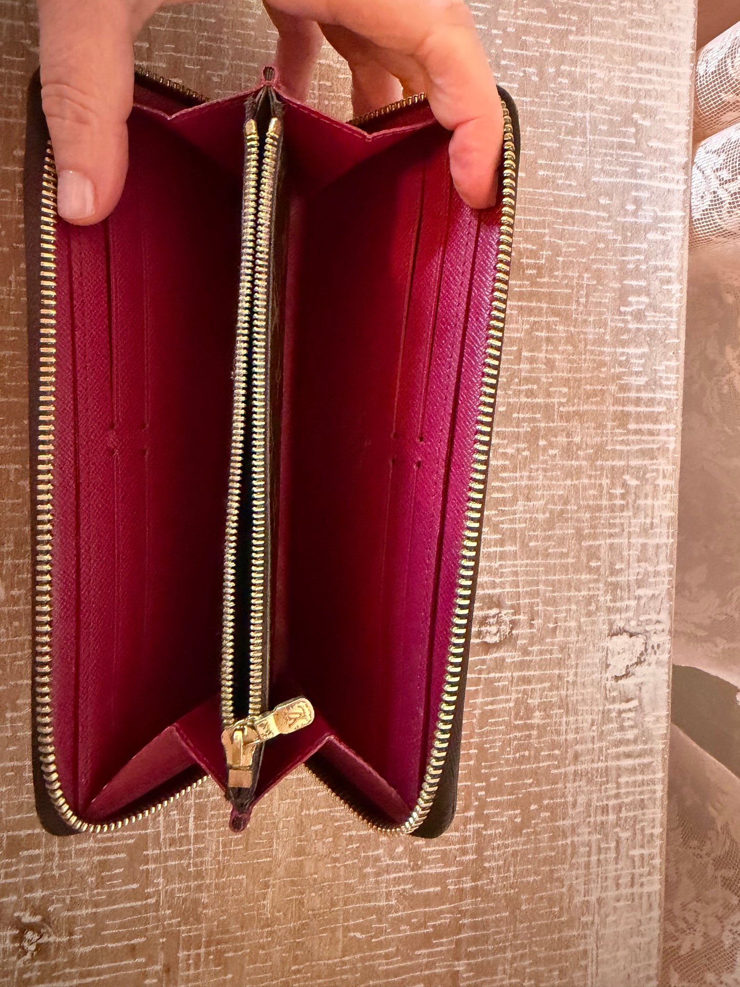 Louis Vuitton Zippy Wallet