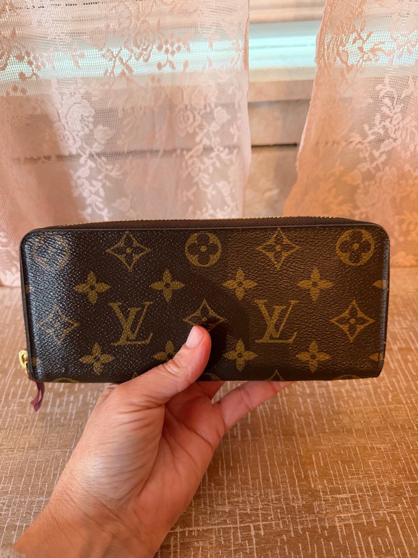 Louis Vuitton Zippy Wallet