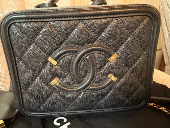 Chanel Caviar Quilted Small CC Filigree Vanity Case (Black)