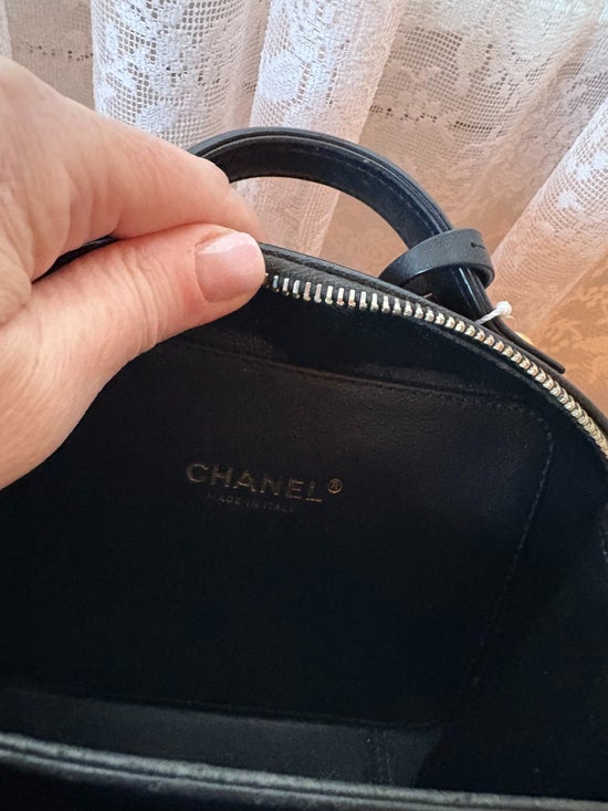 Chanel Caviar Quilted Small CC Filigree Vanity Case (Black)