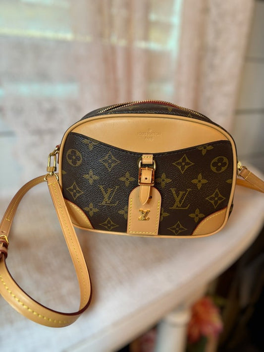 Louis Vuitton Deaville Mini Camera Bag in Monogram