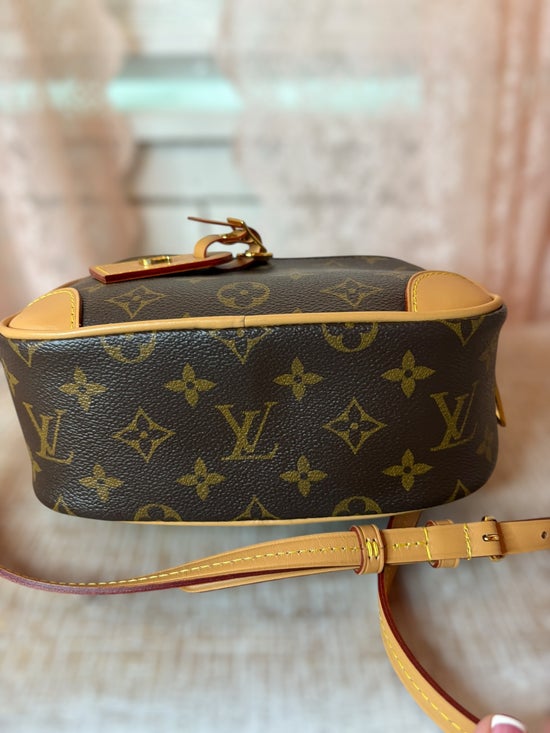 Louis Vuitton Deaville Mini Camera Bag in Monogram
