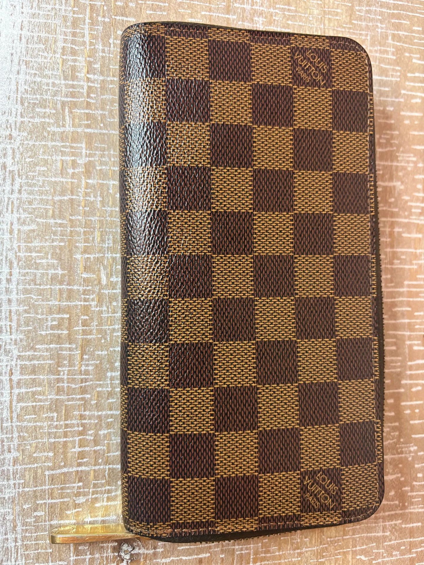 Louis Vuitton Damier Ebene Large Zippy wallet