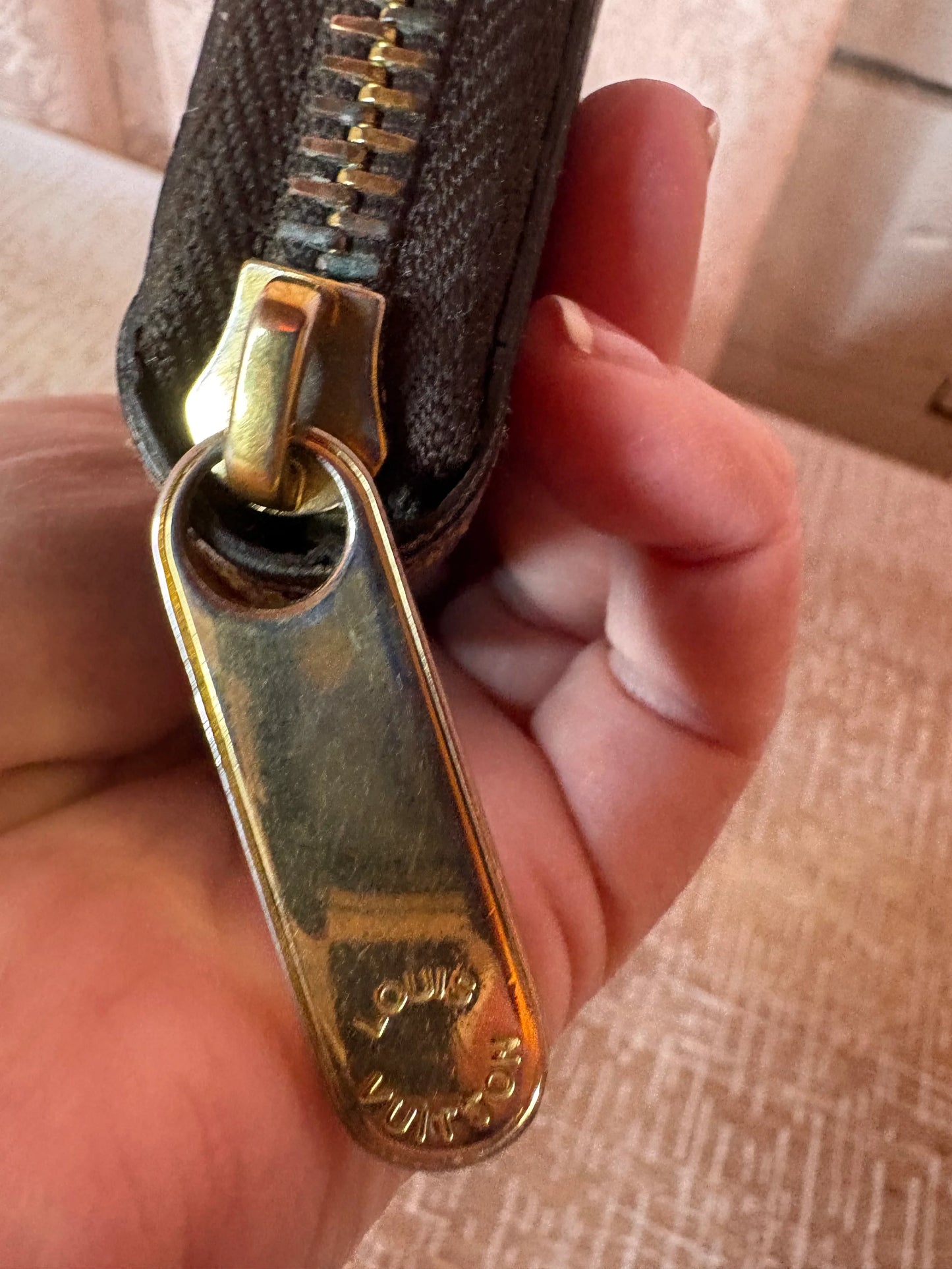 Louis Vuitton Damier Ebene Large Zippy wallet