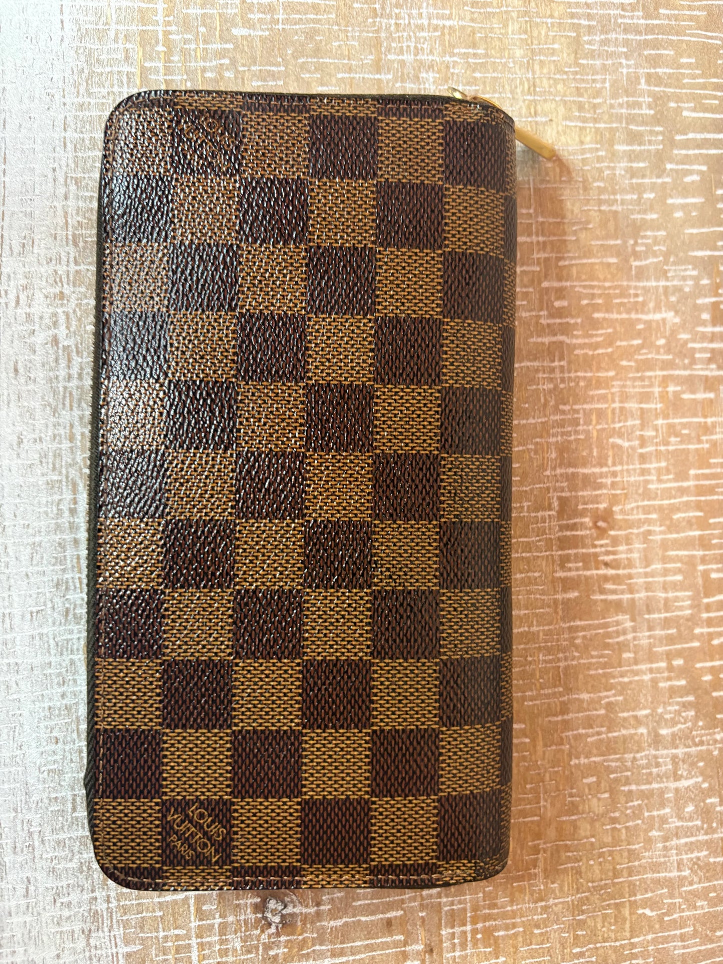 Louis Vuitton Damier Ebene Large Zippy wallet